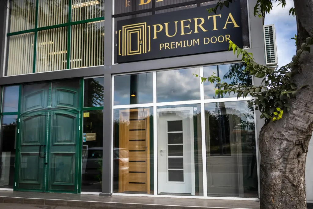 Витрина на PUERTA DOORS в Бургас – изложени интериорни и входни врати